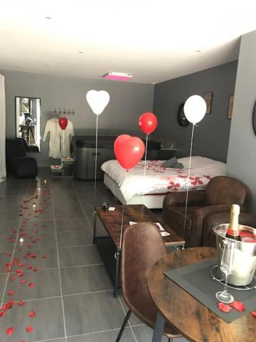 Love Room - La Parenthese Saint-Bauzille-de-la-Sylve Exterior foto